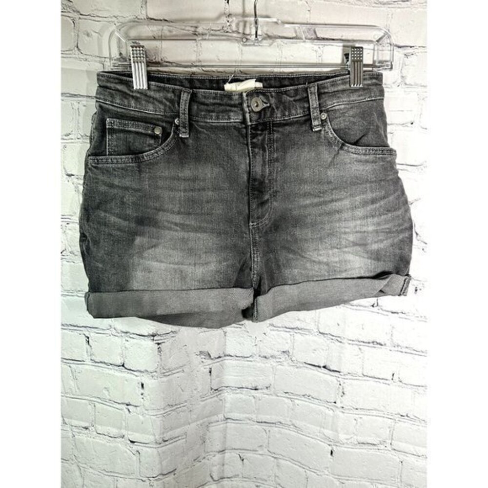 H & M LADIES BLACK DENIM SHORTS SZ (6) NICE AND EUC F-387